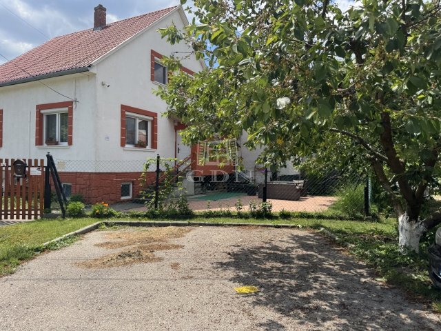 Kiadó családi ház, albérlet, Velencén 260 E Ft / hó, 3 szobás