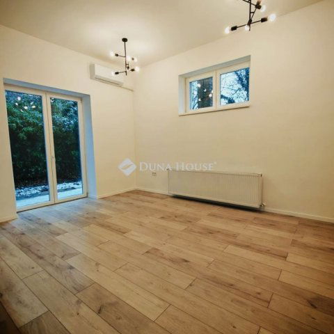 Eladó téglalakás, Pécsett, Apáca utcában 86.9 M Ft, 3 szobás