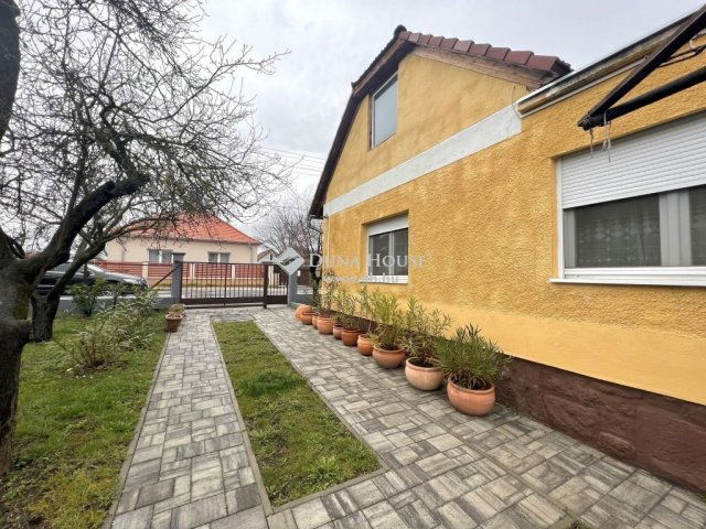 Eladó családi ház, Veszprémben 79.9 M Ft, 4 szobás
