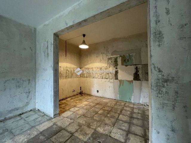 Eladó panellakás, Székesfehérvárott, Kígyó utcában 57 M Ft