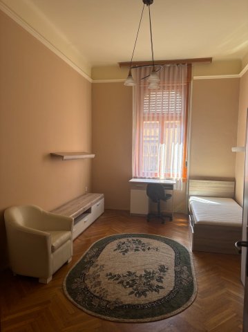 Kiadó téglalakás, albérlet, Pécsett, József utcában, 4 szobás