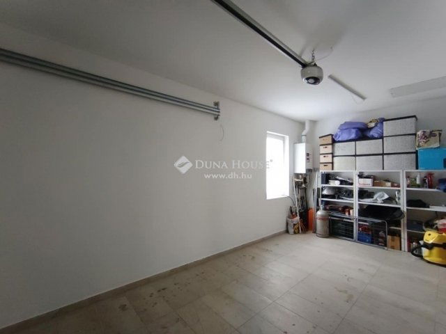 Eladó családi ház, Pomázon 199.5 M Ft, 6 szobás