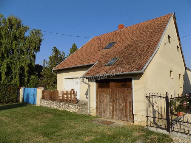 Eladó családi ház, Mezőlakon 35.7 M Ft, 3 szobás