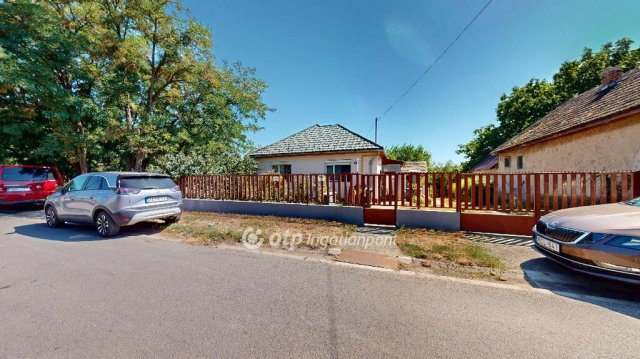 Eladó családi ház, Nagyhalászban 18 M Ft, 2 szobás
