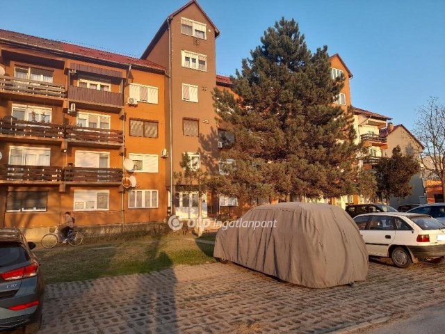 Eladó panellakás, Záhonyon 27.5 M Ft, 2 szobás