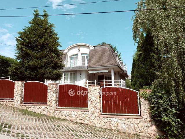 Eladó családi ház, Budaörsön 385.5 M Ft, 6 szobás