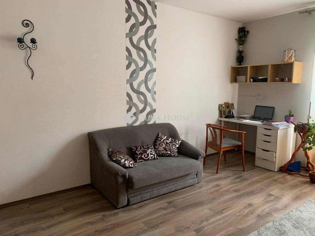 Eladó panellakás, Pécsett, Gyöngyös utcában 43.9 M Ft