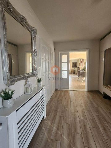 Eladó családi ház, Pécsett 249.9 M Ft, 8 szobás