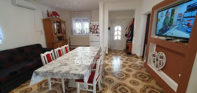 Eladó családi ház, Devecseren 40.9 M Ft, 3 szobás