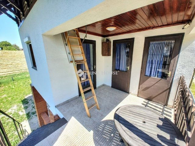 Eladó családi ház, Szegeden 27.5 M Ft, 2 szobás