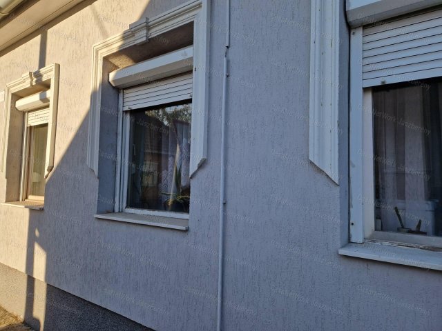 Eladó családi ház, Jászberényben 29.5 M Ft, 2 szobás