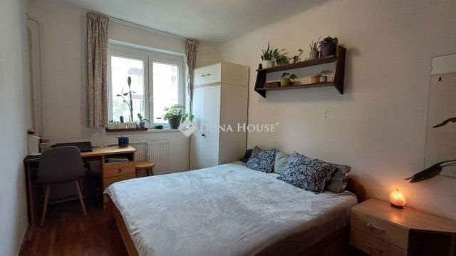 Eladó téglalakás, Pécsett 51.5 M Ft, 2 szobás