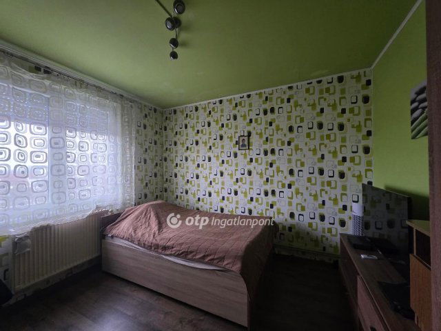 Eladó panellakás, Békéscsabán 50 M Ft, 2 szobás