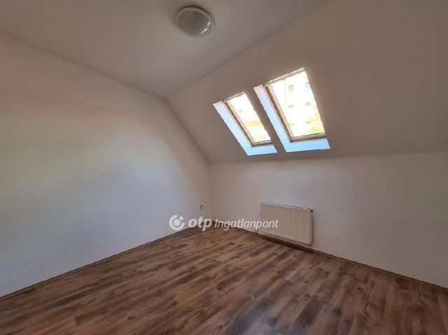 Eladó téglalakás, Veszprémben 119 M Ft, 4 szobás