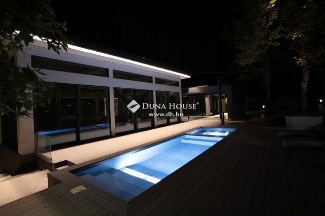 Eladó nyaraló, Pilisszentkereszten 693 M Ft, 6 szobás