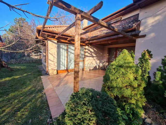 Eladó családi ház, Nagykovácsiban 219.9 M Ft, 4+1 szobás