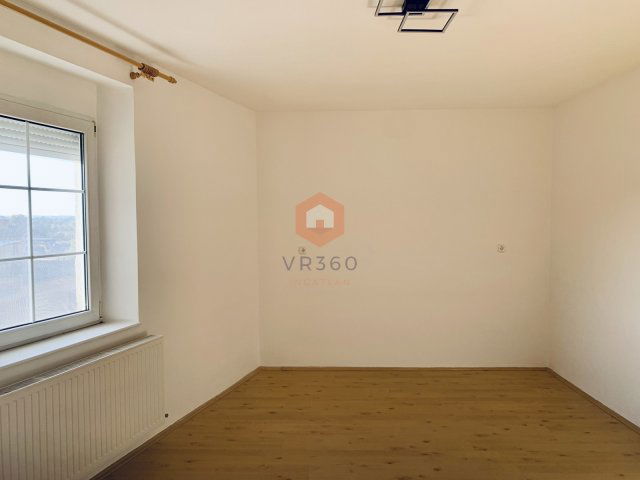 Kiadó téglalakás, albérlet, Pécsett 180 E Ft / hó, 2 szobás