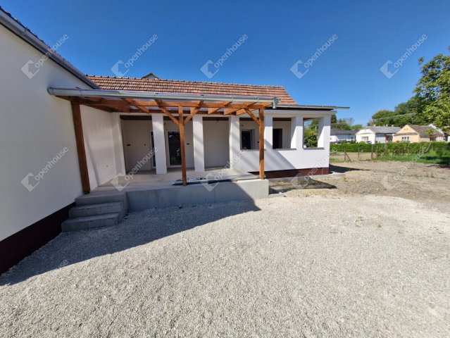Eladó családi ház, Eszteregnyén 39.9 M Ft, 4 szobás