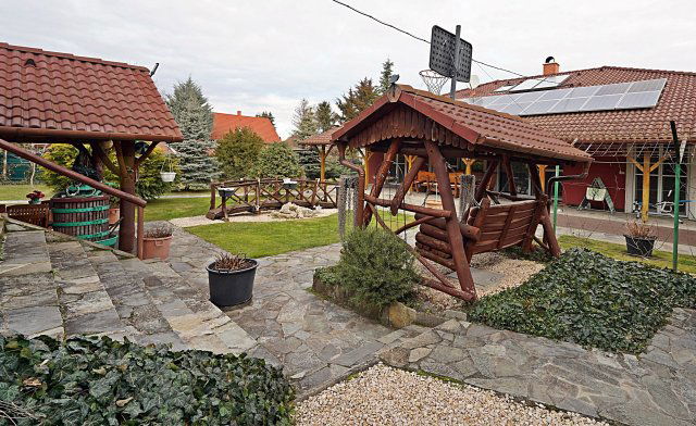 Eladó családi ház, Szegeden, Kökény utcában 180 M Ft, 3 szobás