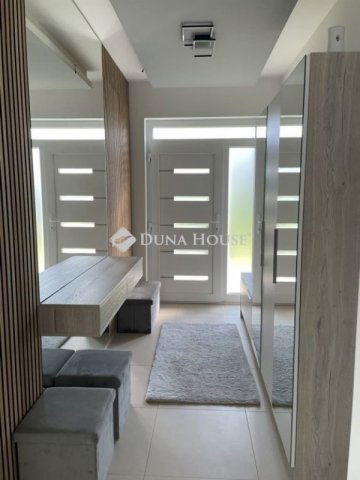 Eladó ikerház, Veresegyházon 229 M Ft, 5 szobás