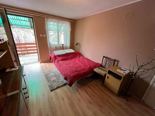 Eladó családi ház, Niklán 32 M Ft, 10 szobás