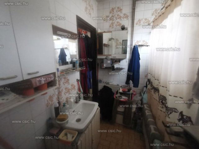 Eladó családi ház, Budapesten, III. kerületben 198 M Ft