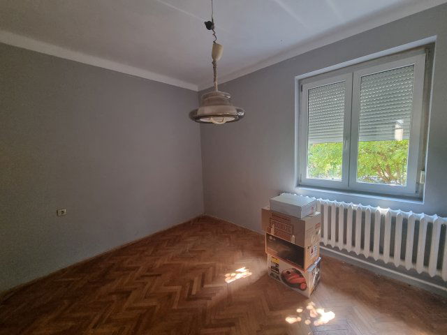 Eladó családi ház, Tatabányán 50 M Ft, 2 szobás