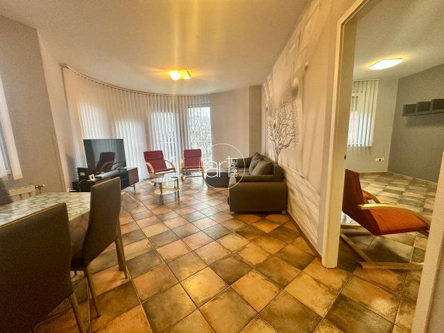 Kiadó téglalakás, albérlet, Szegeden, Párizsi körúton