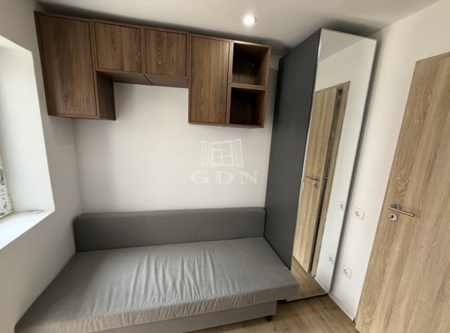 Eladó téglalakás, Budapesten, VIII. kerületben 24.5 M Ft
