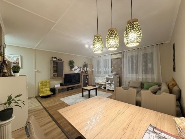 Eladó panellakás, Kecskeméten 53.9 M Ft, 2 szobás