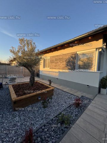 Eladó családi ház, Vácrátóton 84.9 M Ft, 1+3 szobás