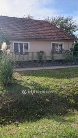 Eladó családi ház, Nagybajomban 22.5 M Ft, 4 szobás