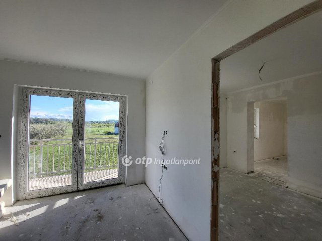 Eladó téglalakás, Szántódon 62.9 M Ft, 3 szobás