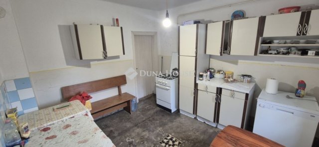 Eladó családi ház, Sárbogárdon 16.8 M Ft, 2 szobás