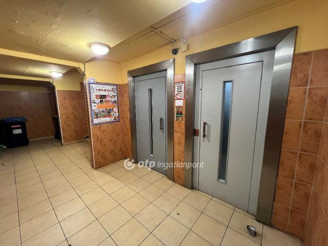 Eladó panellakás, Budapesten, III. kerületben 73.99 M Ft