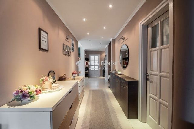 Eladó családi ház, Kecskeméten 175 M Ft, 7 szobás