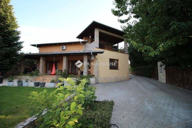 Eladó családi ház, Mogyoródon, Virág utcában 310 M Ft