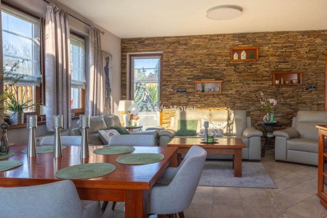 Eladó családi ház, Pákozdon 298 M Ft, 7 szobás