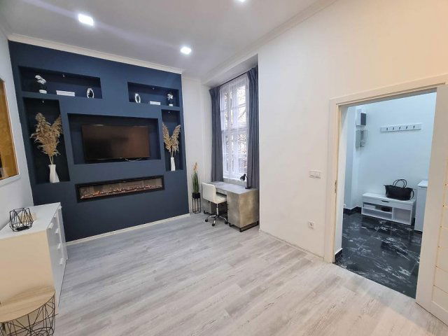 Eladó téglalakás, Budapesten, VI. kerületben, Jókai téren