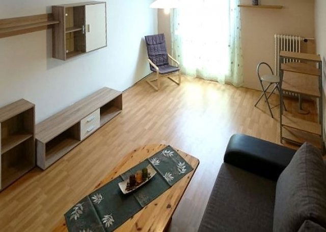 Kiadó panellakás, albérlet, Pécsett, Gosztonyi Gyula utcában