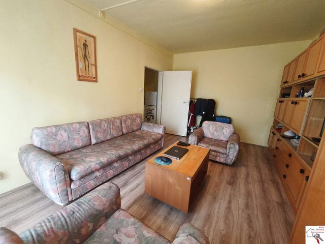 Eladó panellakás, Pécsett 37.9 M Ft, 2 szobás