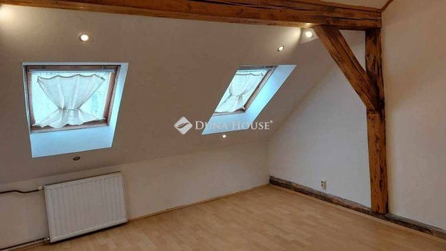 Eladó téglalakás, Sopronban 31.9 M Ft, 2 szobás