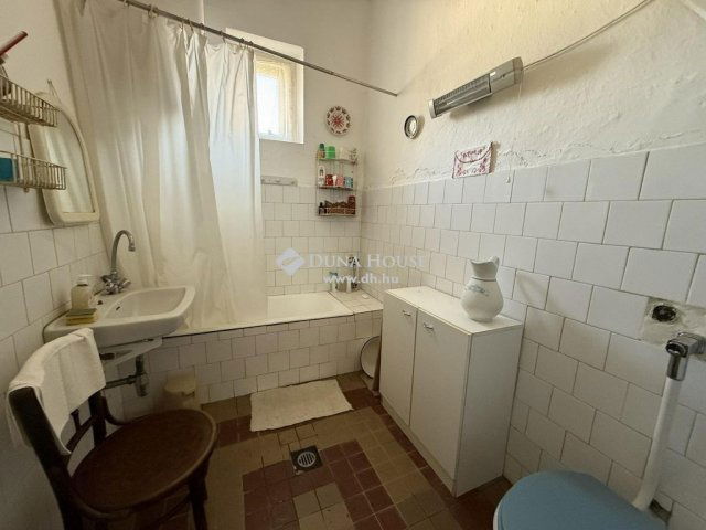 Eladó családi ház, Tiszaburán 6 M Ft, 3 szobás