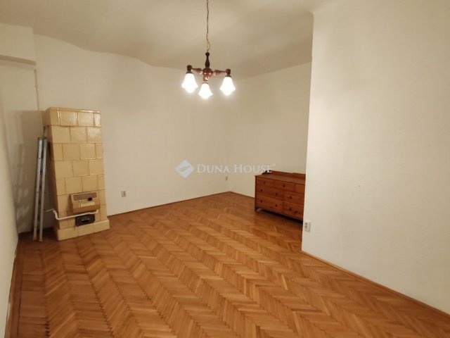 Eladó téglalakás, Budapesten, V. kerületben 53 M Ft, 1 szobás