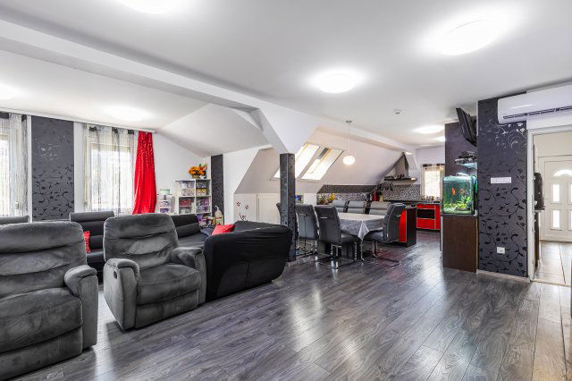 Eladó családi ház, Gyömrőn 189 M Ft, 8+7 szobás