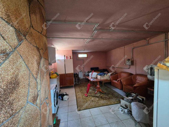 Eladó nyaraló, Dányon 40 M Ft, 3 szobás / költözzbe.hu
