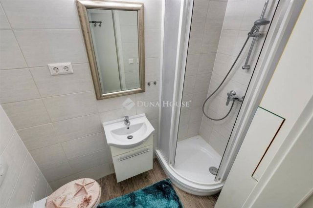 Eladó üzlethelyiség, Budapesten, VI. kerületben 38.115 M Ft