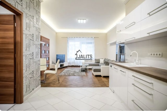 Kiadó téglalakás, albérlet, V. kerületben, Szemere utcában