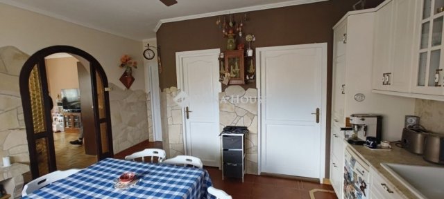 Eladó családi ház, Kistarcsán 120 M Ft, 6 szobás