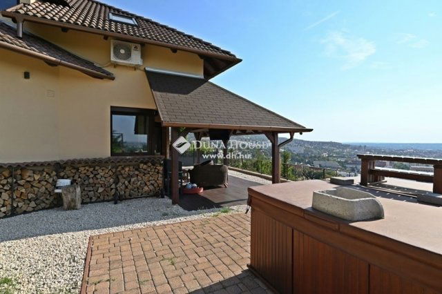 Eladó ikerház, Pécsett 169.9 M Ft, 4 szobás
